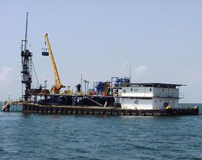 不压井作业驳船